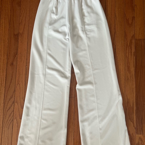 NWOT Lululemon Ribbed Softstream pants sz 4 - Picture 3 of 5